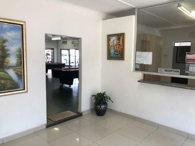 Vm Truck Stop - Shell Hotel Estcourt Buitenkant foto