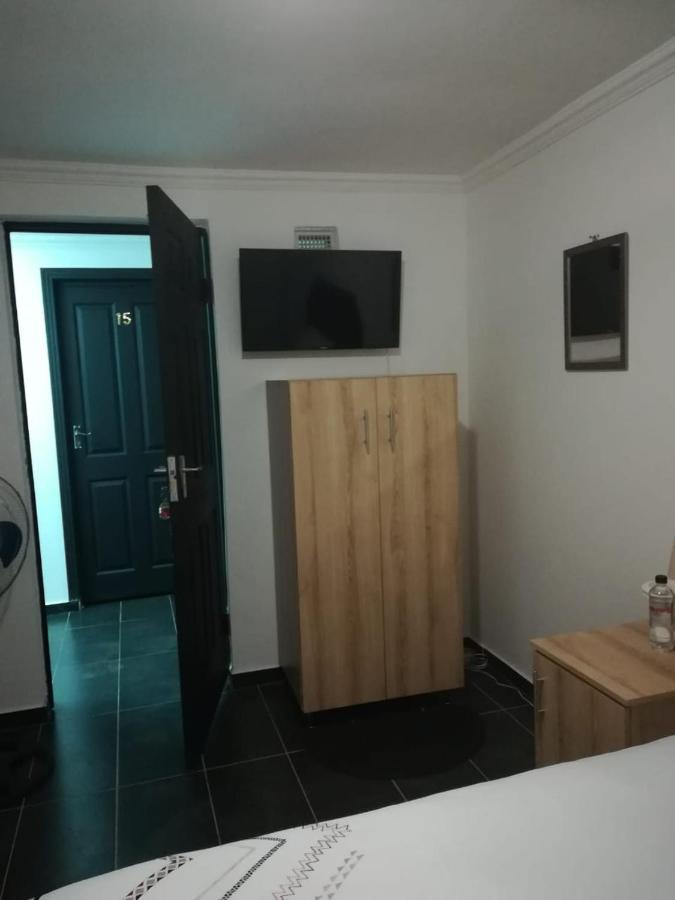 Vm Truck Stop - Shell Hotel Estcourt Buitenkant foto